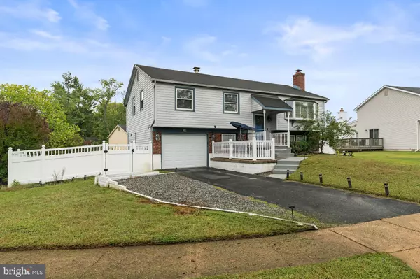 Somerdale, NJ 08083,24 LAMPPOST LN