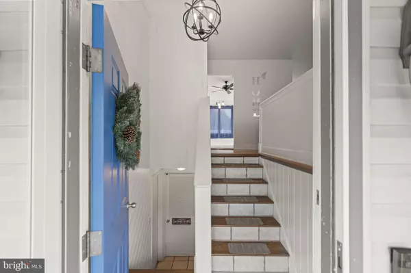 Somerdale, NJ 08083,24 LAMPPOST LN