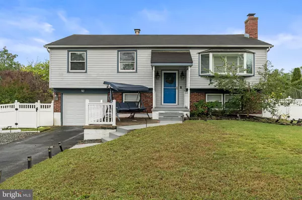 Somerdale, NJ 08083,24 LAMPPOST LN