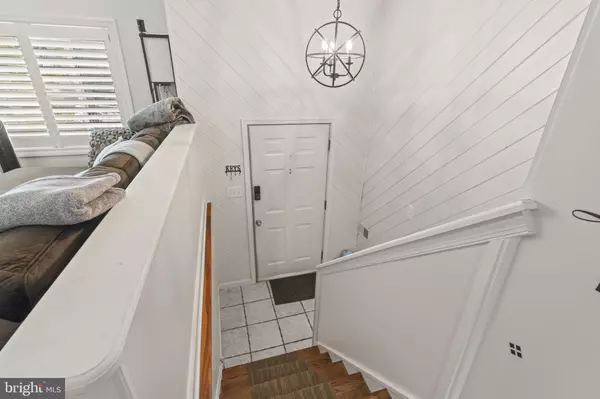 Somerdale, NJ 08083,24 LAMPPOST LN