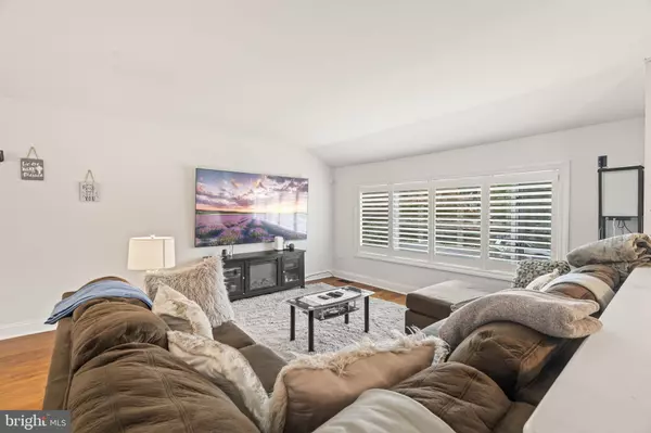 Somerdale, NJ 08083,24 LAMPPOST LN