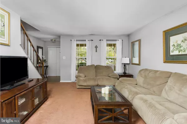 Marlton, NJ 08053,207 FOXWOOD LN