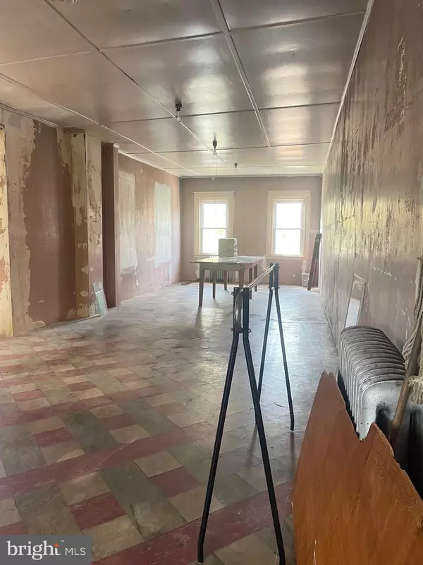 Philadelphia, PA 19142,2205-7 S FELTON ST