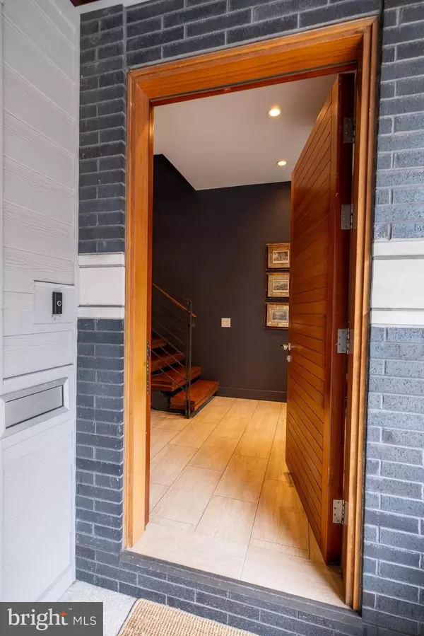 Philadelphia, PA 19103,136 N 22ND ST