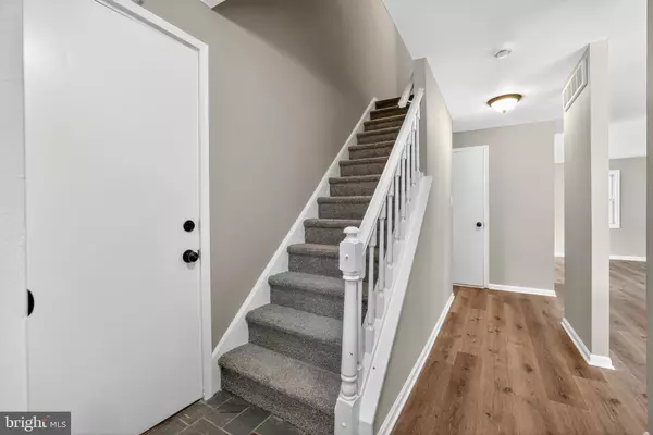 Newark, DE 19702,30 BRADLEY DR