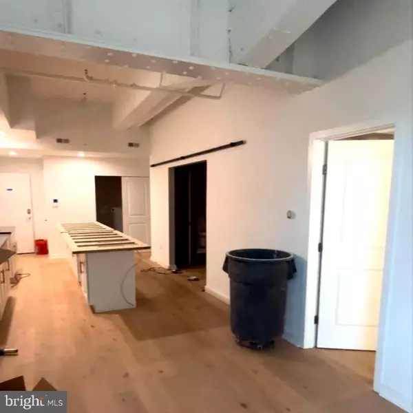 Narberth, PA 19072,36 NARBERTH AVE N #1-B