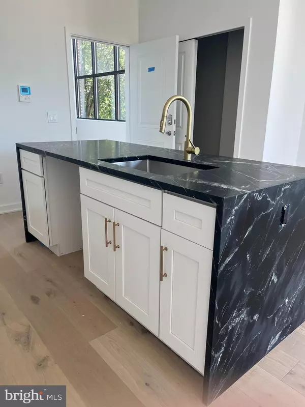 Narberth, PA 19072,36 NARBERTH AVE N #2-D