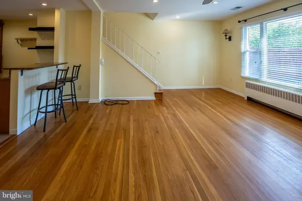 Alexandria, VA 22305,2913 MOSBY ST