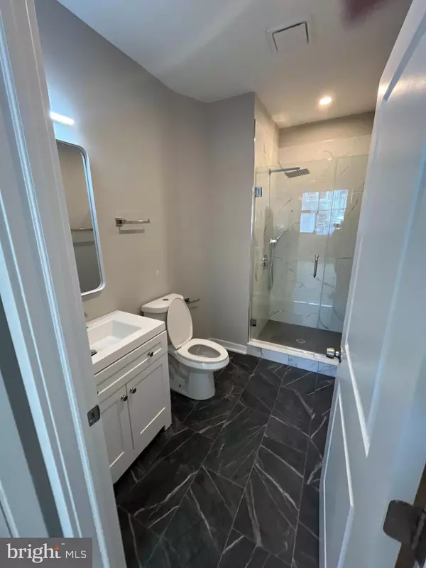 Narberth, PA 19072,36 NARBERTH AVE N #2-B