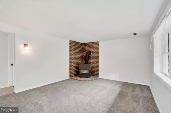 York, PA 17406,4865 FAKE RD