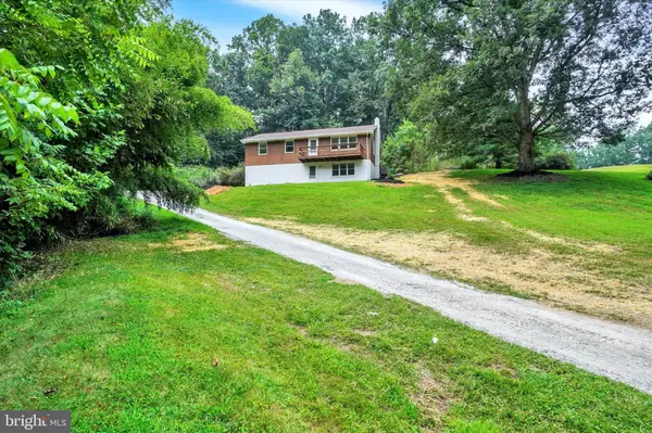 4865 FAKE RD, York, PA 17406