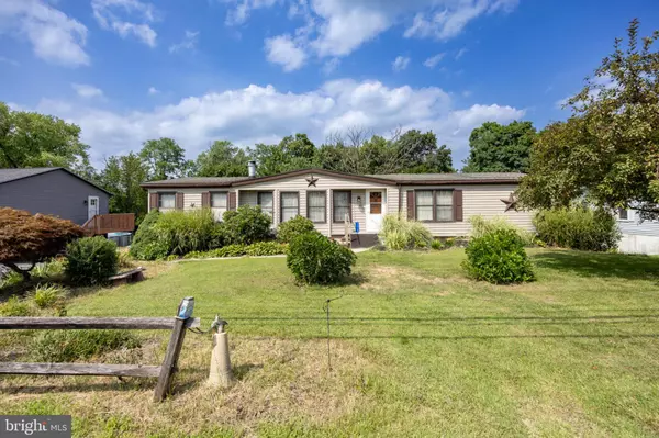 1215 E MAIN ST, Douglassville, PA 19518