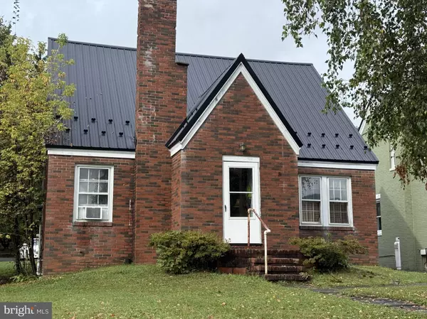 208 WOODWARD AVE, Lock Haven, PA 17745