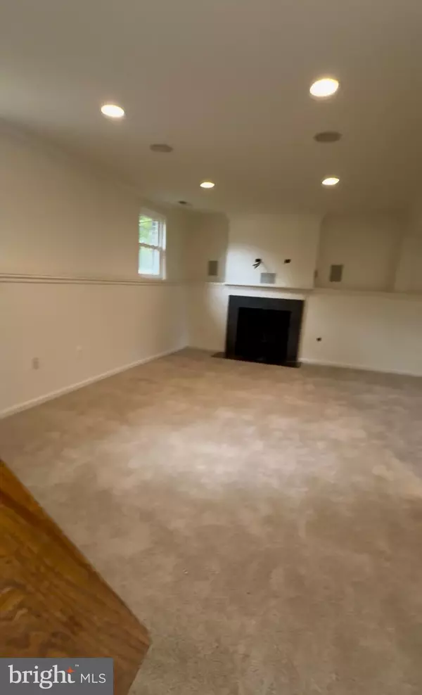 Manassas, VA 20110,8572 KING CARTER ST