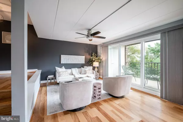 Alexandria, VA 22314,110 ROBERTS LN #301