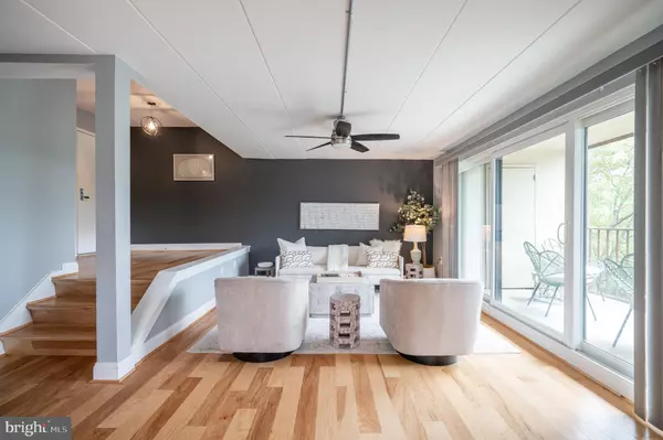 Alexandria, VA 22314,110 ROBERTS LN #301