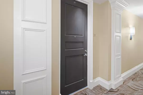 Mclean, VA 22102,8220 CRESTWOOD HEIGHTS DR #1215