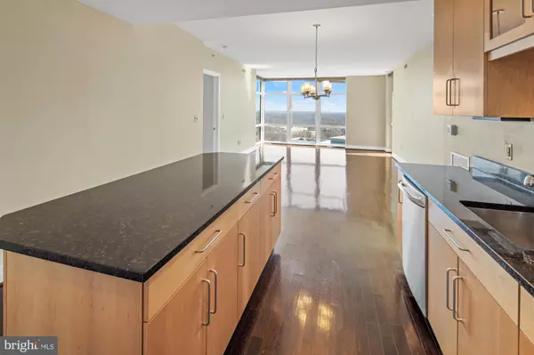 Mclean, VA 22102,8220 CRESTWOOD HEIGHTS DR #1215