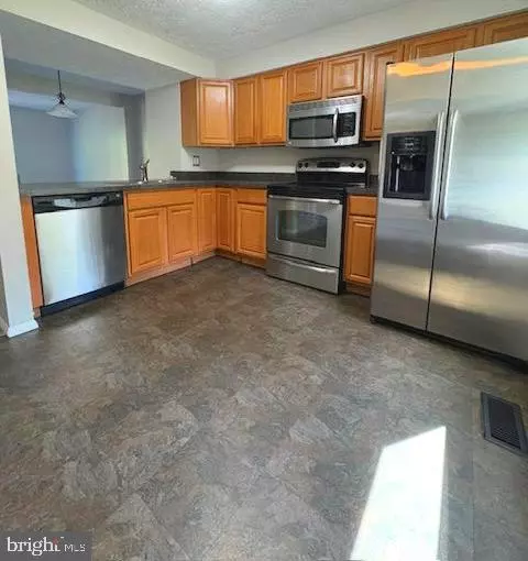 8123 TOWER BRIDGE DR, Pasadena, MD 21122