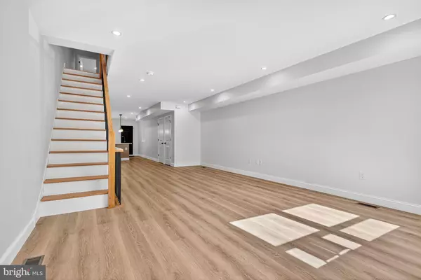 Philadelphia, PA 19131,5925 WOODCREST AVE