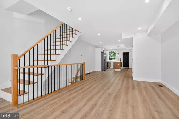 Philadelphia, PA 19131,5925 WOODCREST AVE