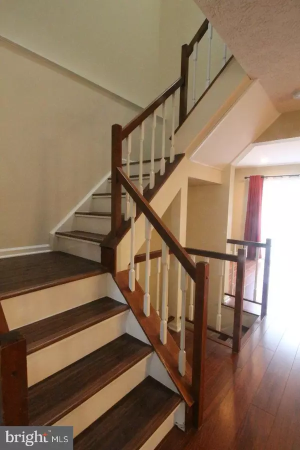 Gaithersburg, MD 20878,410 FLEECE FLOWER DR