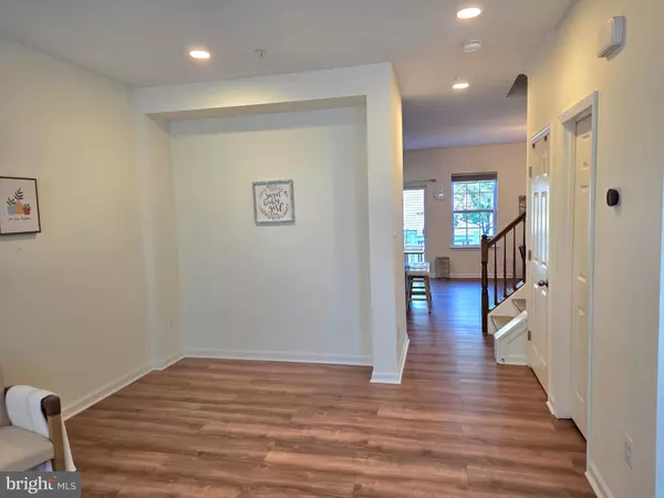 Jessup, MD 20794,8245 MACINTOSH CT #61