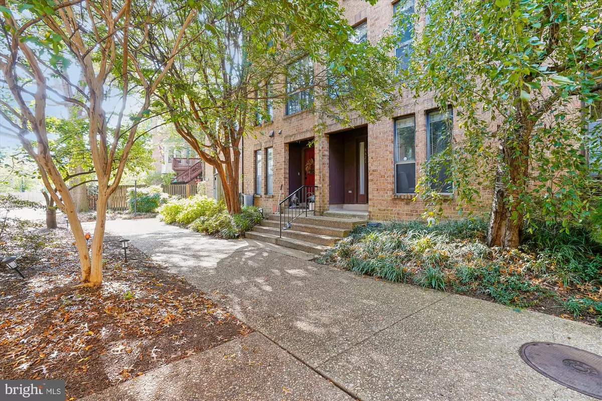 Arlington, VA 22203,4421 7TH ST N