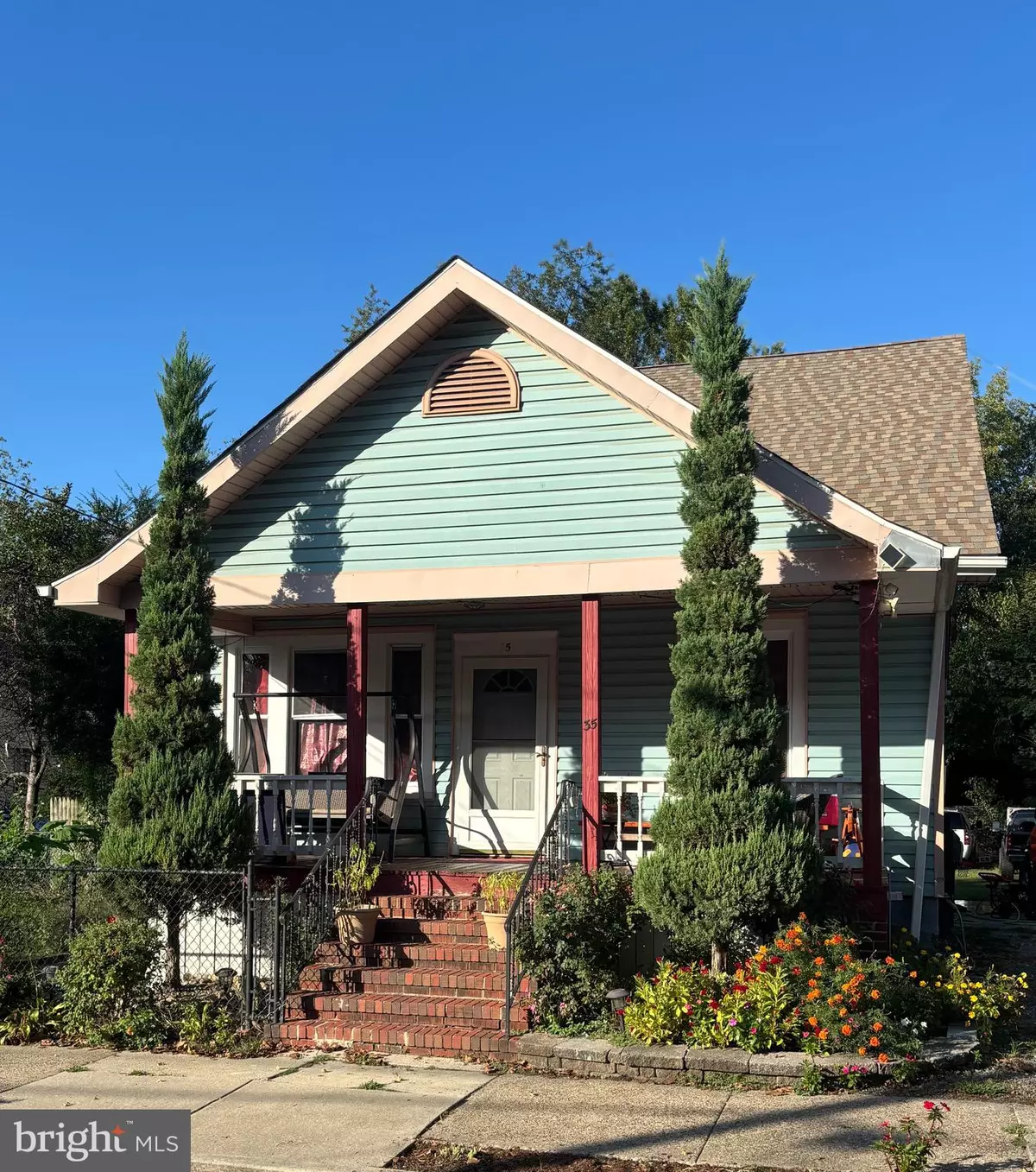 Penns Grove, NJ 08069,35 RAILROAD AVE