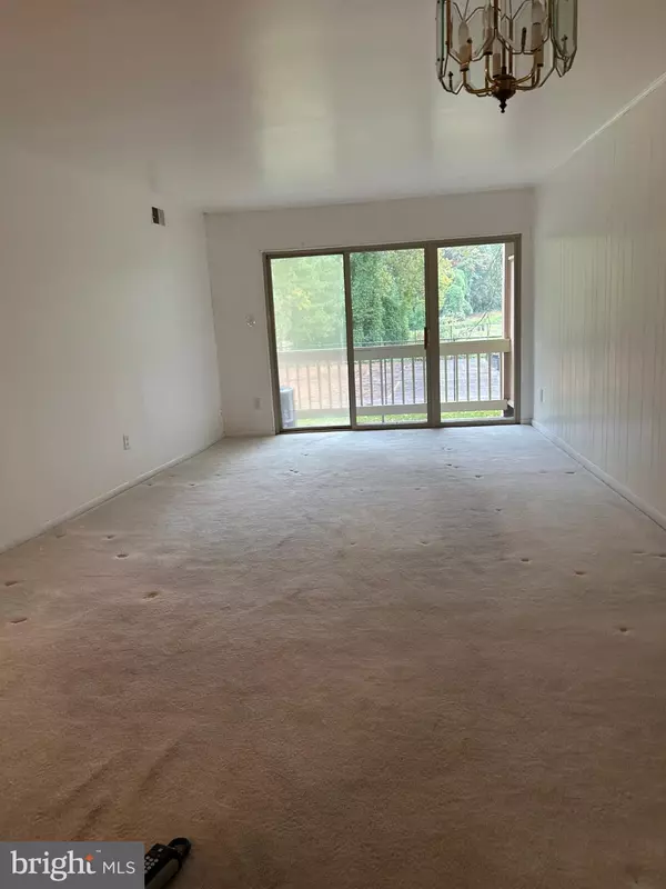 Springfield, VA 22152,5802 ROYAL DR #M