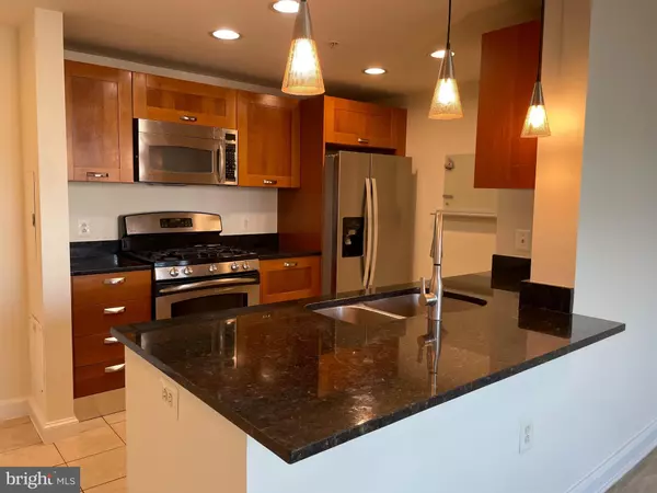 Alexandria, VA 22303,2451 MIDTOWN AVE #701