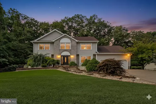 8 CHRISTIAN DR, East Brunswick, NJ 08816