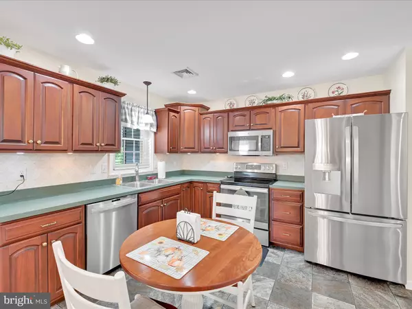 Manheim, PA 17545,981 CAMBRIDGE DR