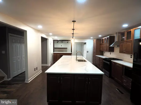 Newark, DE 19711,322 WALLACE DR