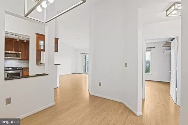 Herndon, VA 20170,12915 ALTON SQ #416