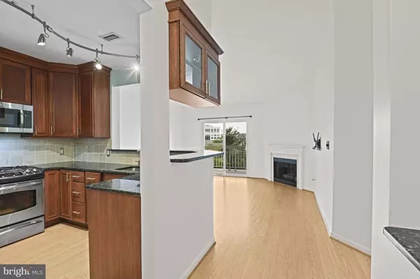 Herndon, VA 20170,12915 ALTON SQ #416