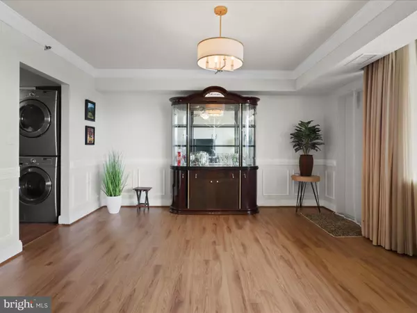 Falls Church, VA 22041,3713 S GEORGE MASON DR #904W