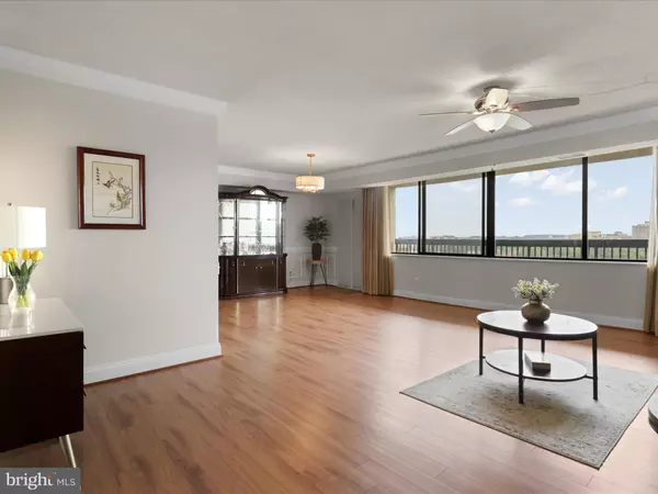 Falls Church, VA 22041,3713 S GEORGE MASON DR #904W