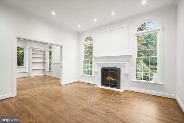 Vienna, VA 22182,1404 WYNHURST LN