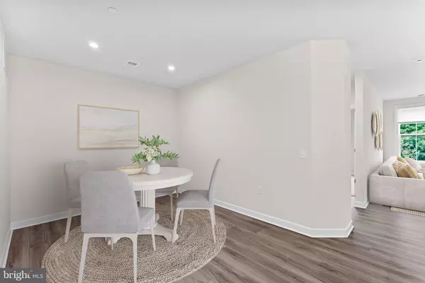 Fairfax, VA 22033,3925 FAIR RIDGE DR #305