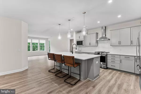 Fairfax, VA 22033,3925 FAIR RIDGE DR #305