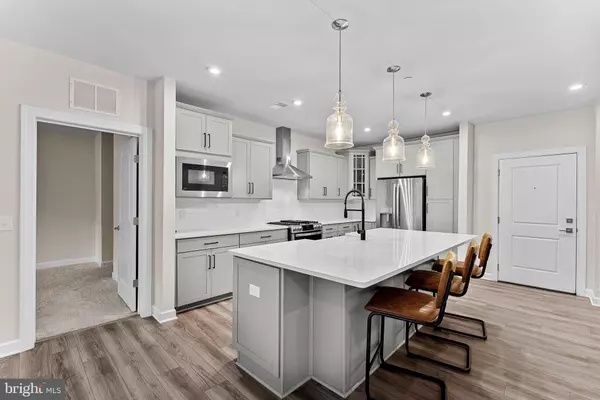 Fairfax, VA 22033,3925 FAIR RIDGE DR #305