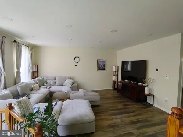 Chantilly, VA 20152,43458 LAIDLOW ST