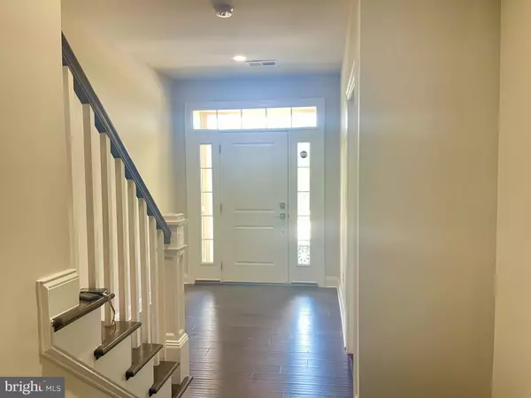 Ashburn, VA 20148,43157 CLARENDON SQ
