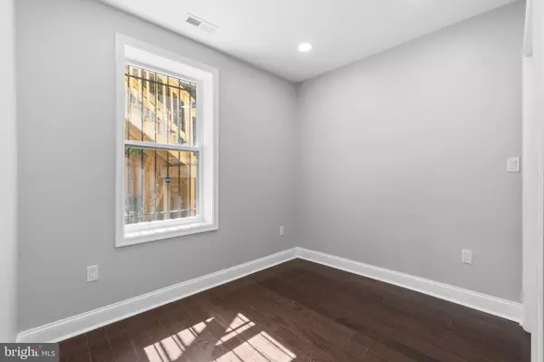 Washington, DC 20032,313 PARKLAND PL SE #2