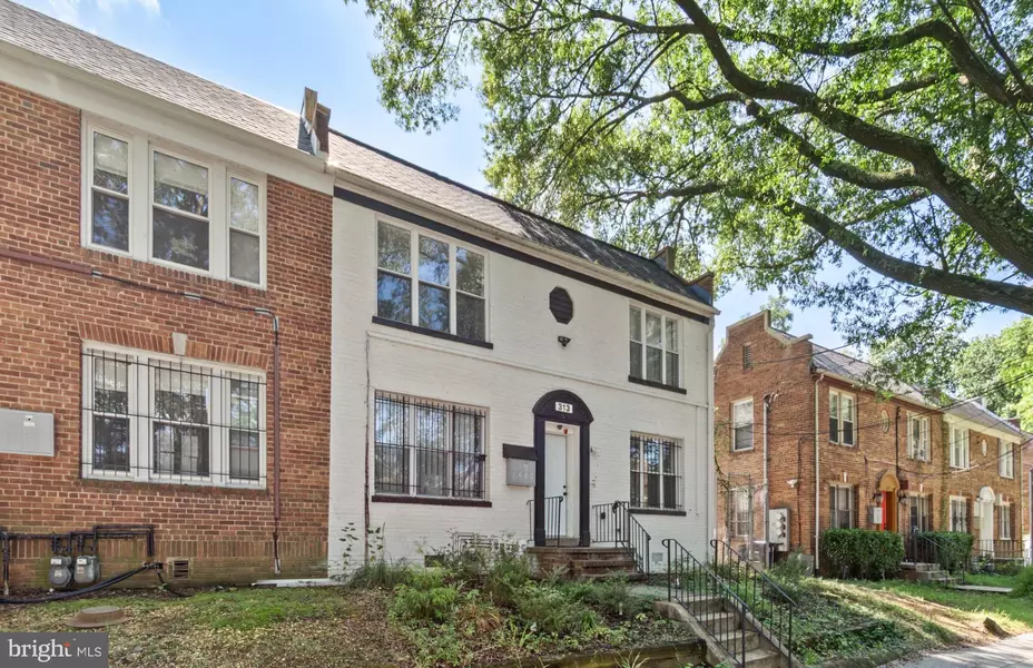 313 PARKLAND PL SE #2, Washington, DC 20032