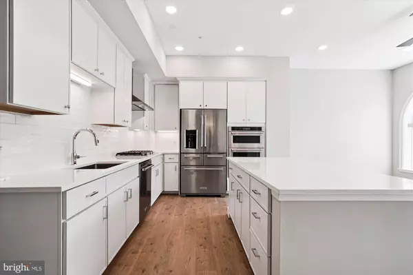 Alexandria, VA 22314,635 SLATERS LN #404
