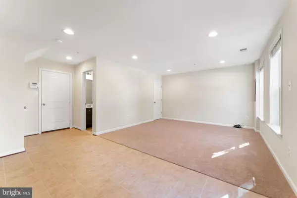 Lanham, MD 20706,8912 TOWER PL