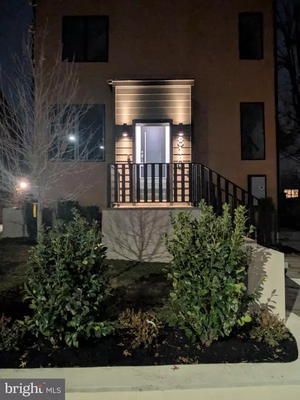 Arlington, VA 22201,818 N EDGEWOOD ST