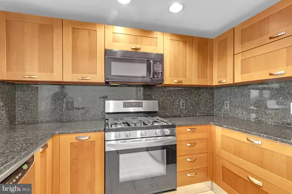 Alexandria, VA 22303,2451 MIDTOWN AVE #714